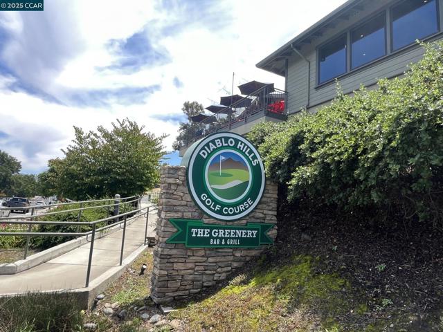 205 Masters Ct, Walnut Creek CA: https://media.crmls.org/mediaz/3cc31152-05fe-48a1-90b7-a29e47429949.jpg