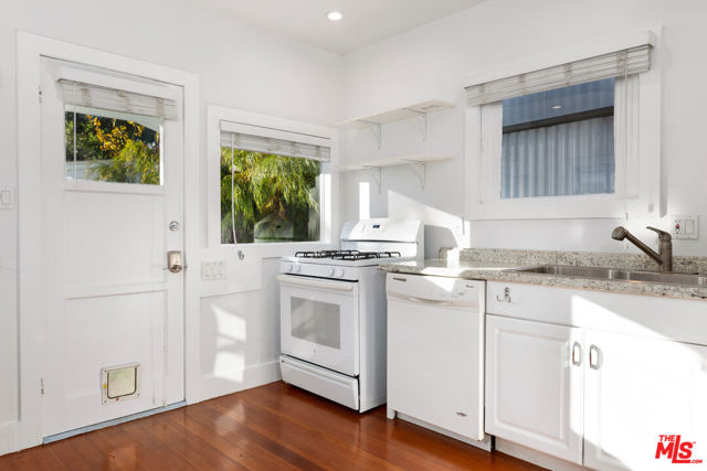 912 Victoria Avenue photo 33
