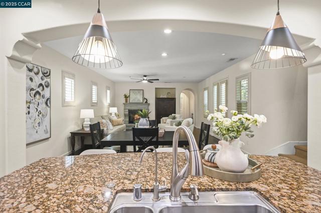 7774 Stoneleaf Rd, San Ramon CA: https://media.crmls.org/mediaz/3cc3bc9a-324c-4987-b804-1e825eccfe2c.jpg