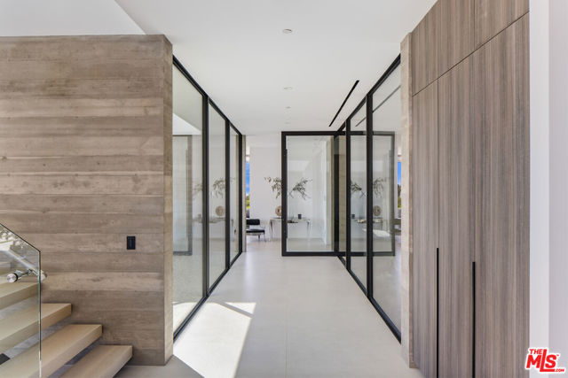 5601 Kanan Dume Road, Malibu CA: https://media.crmls.org/mediaz/3cc3d9e1-4846-4fc1-a0c9-4ed45b5ea6e3.jpg