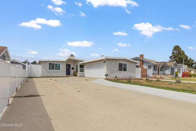 431 Palm Drive, Oxnard CA: https://media.crmls.org/mediaz/3cc3dcca-f1e3-4b41-9ae9-5a93929946d0.jpg