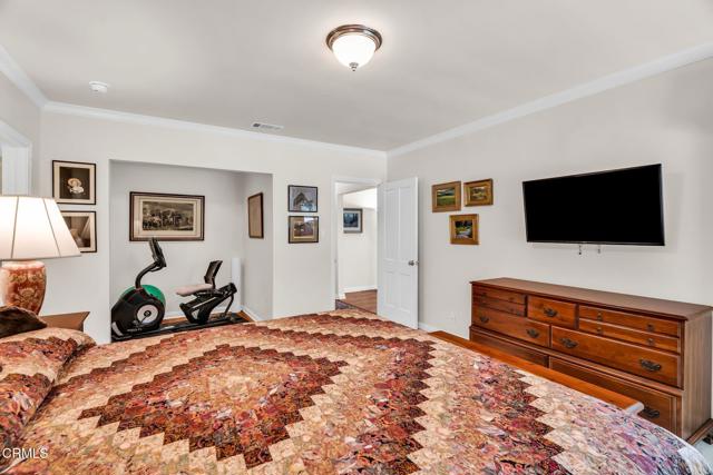 1313 E Palm Street, Altadena CA: https://media.crmls.org/mediaz/3cc4aba8-51e4-4da5-8337-410e46663ee4.jpg