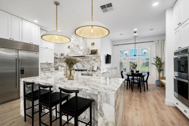 33 Calle La Reina, Rancho Mirage CA: https://media.crmls.org/mediaz/3cc4ebc9-5cf0-466e-bb54-05c1faf8f7a6.jpg