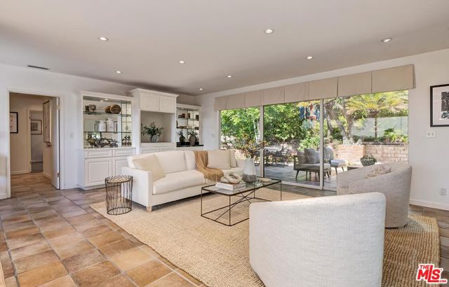 251 Ashdale Avenue, Los Angeles CA: https://media.crmls.org/mediaz/3cc52068-a016-4a0c-b019-9f81095a4021.jpg