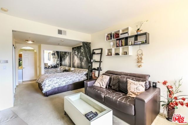 620 S Gramercy Place, Los Angeles CA: https://media.crmls.org/mediaz/3cc52264-b91c-43b5-b308-a6b3c415f0e2.jpg