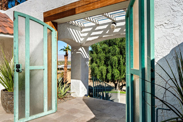 Image 8 of 60 For 2255 Araby Drive