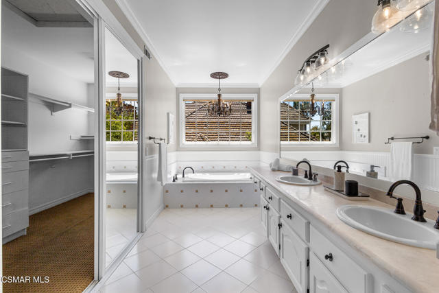 29340 Castlehill Drive, Agoura Hills CA: https://media.crmls.org/mediaz/3cc649a3-5bd5-42de-b55d-c1d23eed165c.jpg