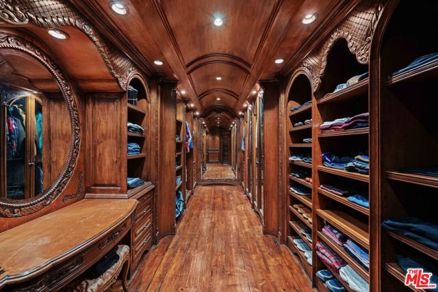 2347 E Valley Road, Santa Barbara CA: https://media.crmls.org/mediaz/3cc6663a-ecc5-4395-898f-78a6da4e48b1.jpg