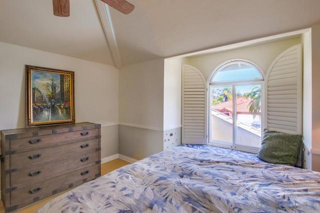 10616 Falcon Rim Pt, San Diego CA: https://media.crmls.org/mediaz/3cc6b593-bc89-4f7f-b183-4c06135d5ac3.jpg