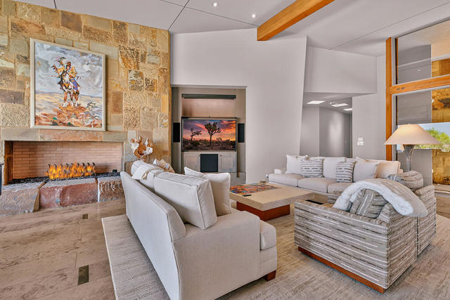 9 Rockcrest, Rancho Mirage CA: https://media.crmls.org/mediaz/3cc6ba87-39fb-4575-9855-25267caf1339.jpg