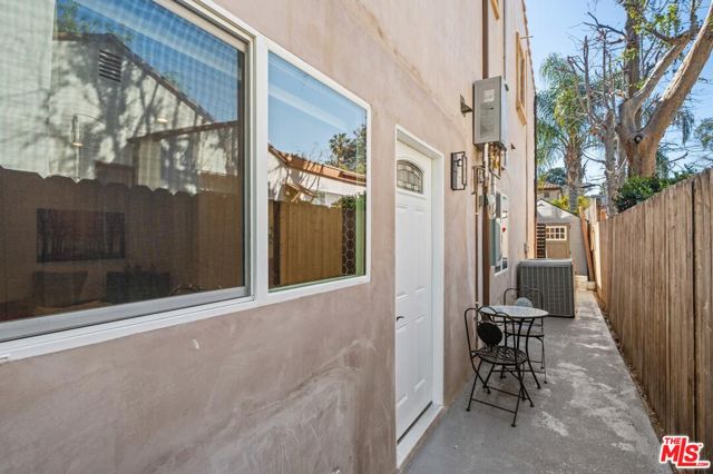 14916 Hesby Street, Sherman Oaks CA: https://media.crmls.org/mediaz/3cc75dee-10a4-42d2-be5a-158e86002a96.jpg
