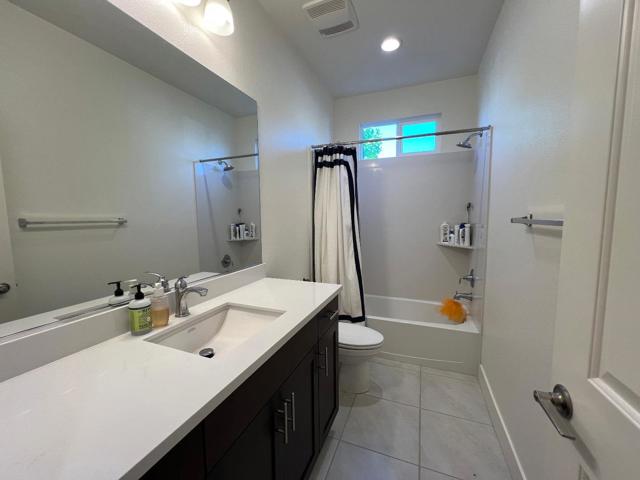 1460 Waterwheel Lane, Hollister CA: https://media.crmls.org/mediaz/3cc7a796-e137-4e2c-9531-93531663d679.jpg