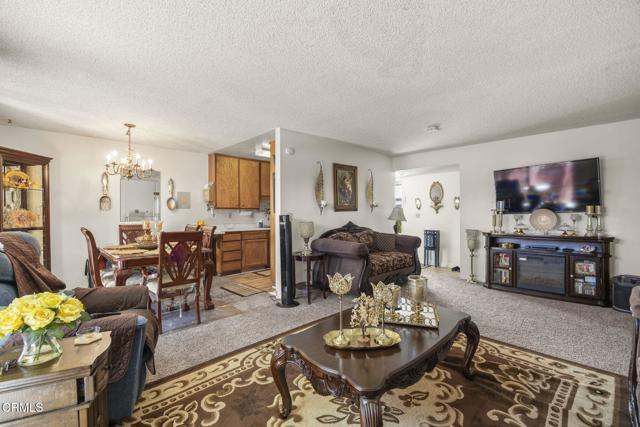 1401 Glenwood Drive, Oxnard CA: https://media.crmls.org/mediaz/3cc7fa04-f7ba-4c87-8512-2051d23d9d63.jpg