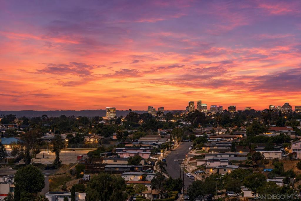 https://media.crmls.org/mediaz/3cc84277-61d3-42c6-bc0c-7584c1fb9b68.jpg?preset=X-Large
