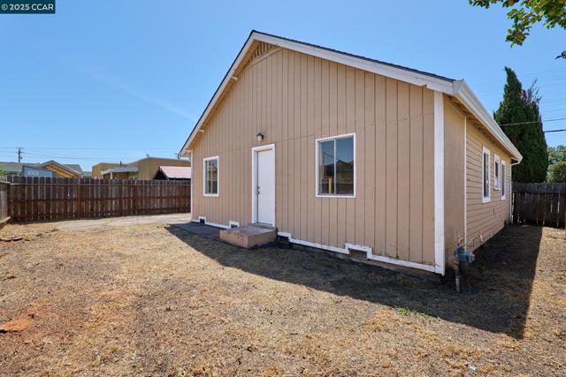 712 Springs Rd, Vallejo CA: https://media.crmls.org/mediaz/3cc857ad-31ae-45ae-b6f6-84ca8156c331.jpg