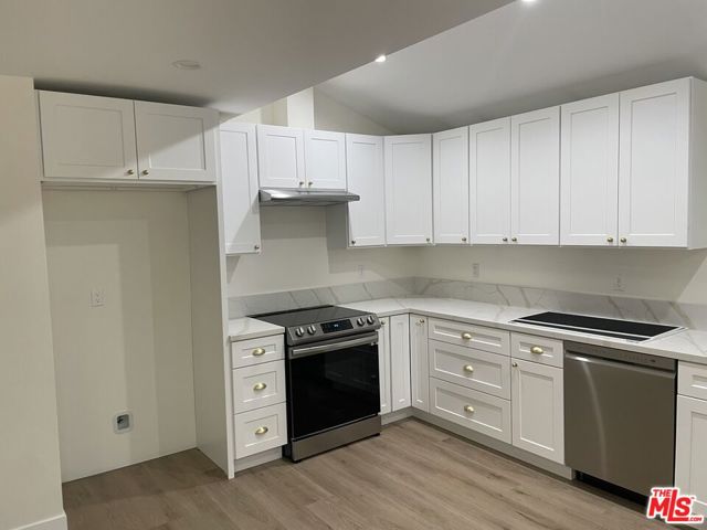 20750 Stagg Street, Winnetka CA: https://media.crmls.org/mediaz/3cc8aa65-3aa1-4402-b435-10846202c344.jpg