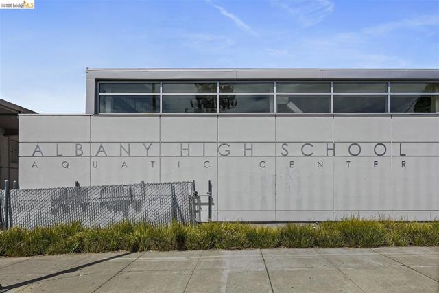 545 Pierce St, Albany CA: https://media.crmls.org/mediaz/3cc8aab3-0d29-404e-b06e-49f4f55a6fee.jpg