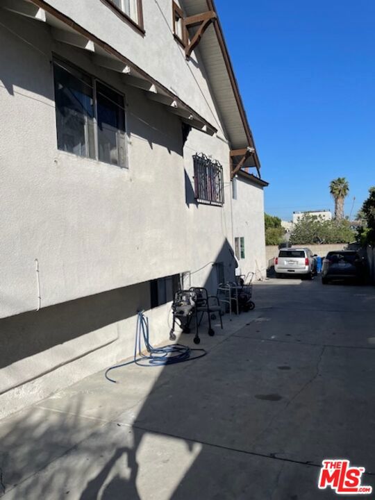 524 N Cummings Street, Los Angeles CA: https://media.crmls.org/mediaz/3cc99643-624f-41c5-b7e1-869450cbe6ec.jpg