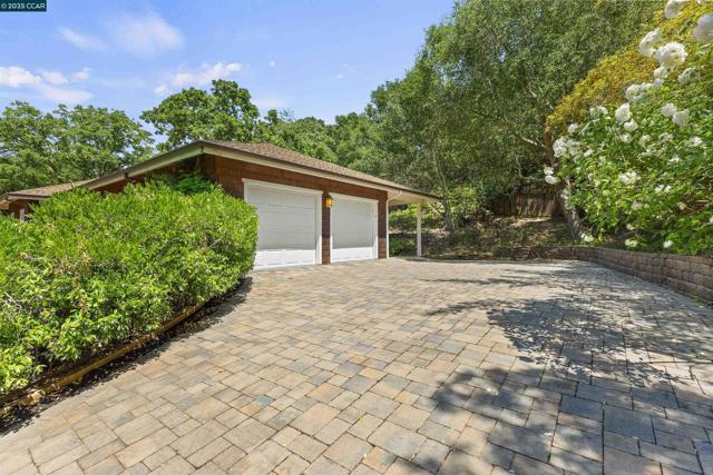 1754 Reliez Valley Rd, Lafayette CA: https://media.crmls.org/mediaz/3cca0844-32a9-4a59-8178-7e7de7ef61af.jpg