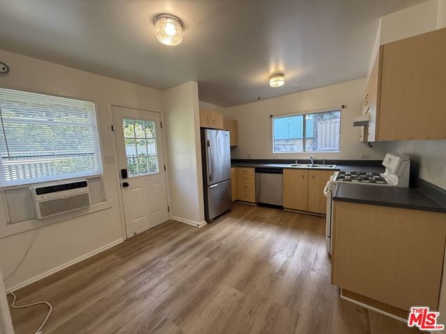 1733 N Beverly Glen Blvd, Los Angeles CA: https://media.crmls.org/mediaz/3cca7eaf-2b72-466b-9792-dbb6a8bb8519.jpg