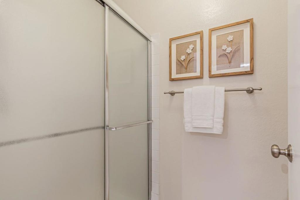 https://media.crmls.org/mediaz/3ccaa226-4a0d-4260-863b-93970b012922.jpg?preset=X-Large