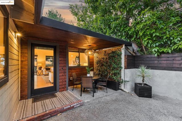 17032 Broadway Ter, Oakland CA: https://media.crmls.org/mediaz/3ccafbec-dab0-4a2b-8a7f-8866da2f6df8.jpg