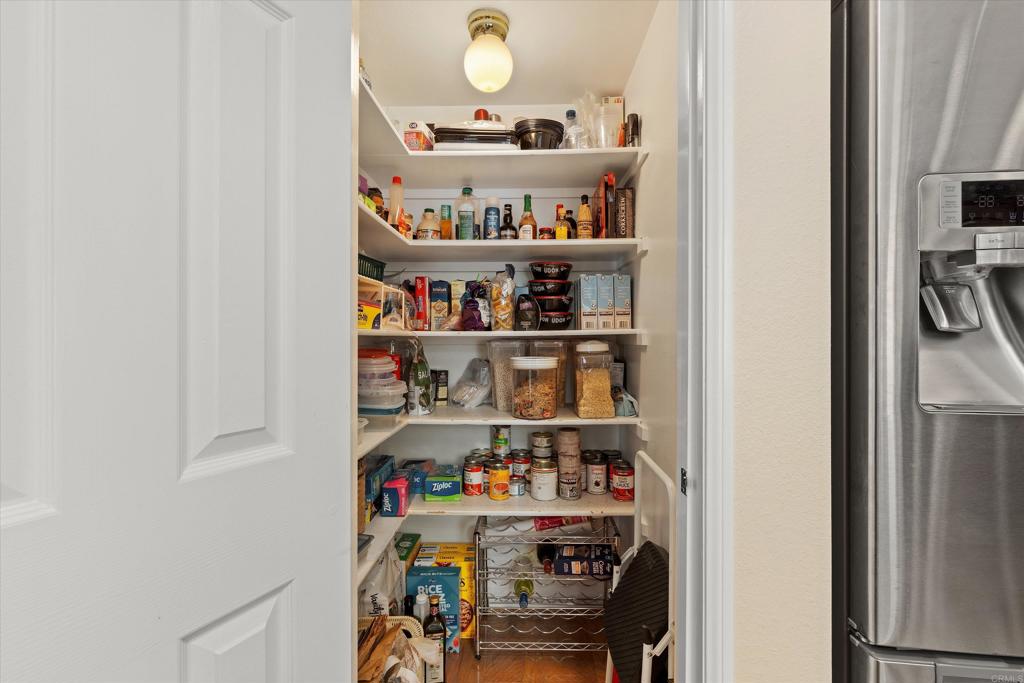 https://media.crmls.org/mediaz/3ccb8c36-cab1-4b0d-8f57-a9fee97fe155.jpg?preset=X-Large