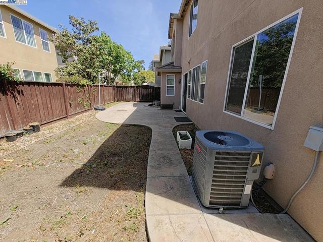 7283 Abbey Dr, Vallejo CA: https://media.crmls.org/mediaz/3ccbca4d-e8c3-4455-b8f2-c9ae4a6401d3.jpg