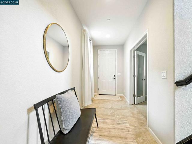 2433 Sanders Ln, Fairfield CA: https://media.crmls.org/mediaz/3ccbd43a-ebe2-4645-86ba-23ec355d7945.jpg