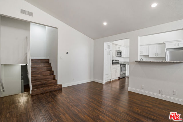 416 Bolero Way, Newport Beach CA: https://media.crmls.org/mediaz/3ccbffc4-4c1f-4add-a481-75d7324fb339.jpg