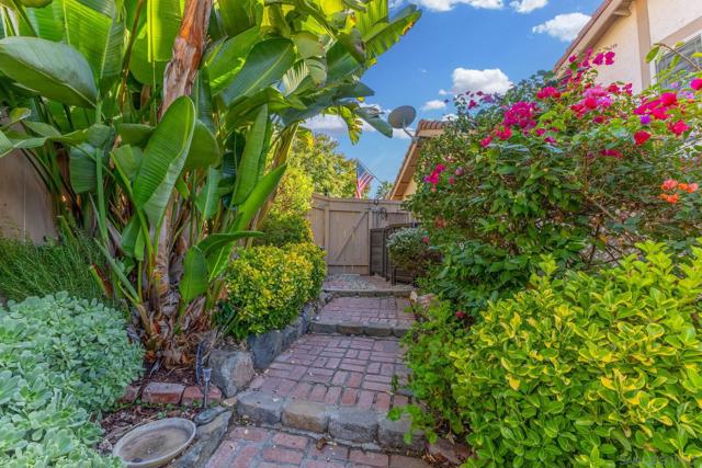 1363 Timberpond Dr, El Cajon CA: https://media.crmls.org/mediaz/3ccc2e32-07b0-4ce3-b015-398ba4063625.jpg