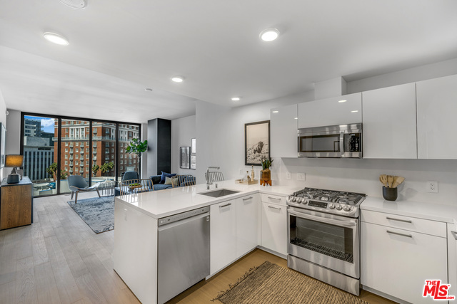 2801 Sunset Place, Los Angeles CA: https://media.crmls.org/mediaz/3ccc31cc-579d-43c0-8a10-6875b49520aa.jpg