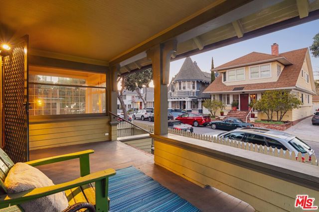 160 Wadsworth Avenue, Santa Monica CA: https://media.crmls.org/mediaz/3ccc587f-71d4-4e43-9ea1-cbd56e789d8e.jpg