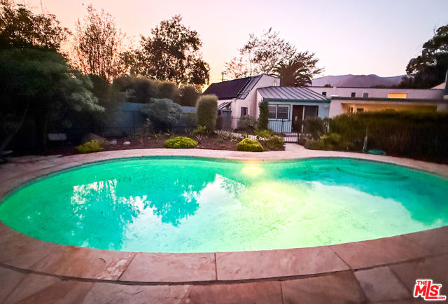 520 Barker Pass Road, Santa Barbara CA: https://media.crmls.org/mediaz/3cccabc8-cce4-4220-9971-2acc11560f8d.jpg