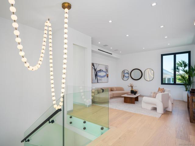 6283 La Jolla Scenic Drive S, San Diego CA: https://media.crmls.org/mediaz/3cccbf44-e0b0-4c28-ab66-b055767fbcea.jpg