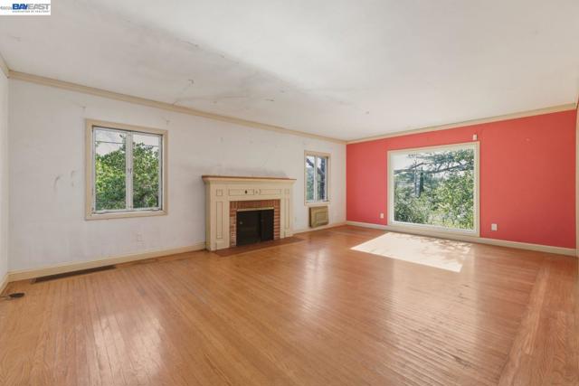 3890 Serrano St, Martinez CA: https://media.crmls.org/mediaz/3ccd3993-7900-4bee-a760-0a00e6c9854f.jpg