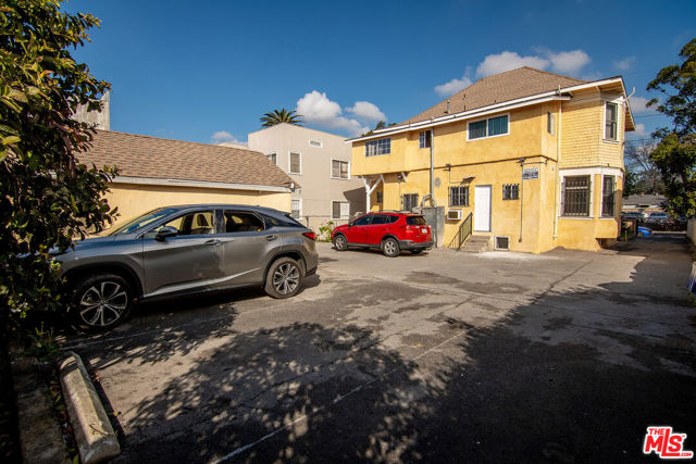 1820 W 11th Street, Los Angeles CA: https://media.crmls.org/mediaz/3cce3f4f-91cb-4f56-8caf-4dbdb8d11f64.jpg