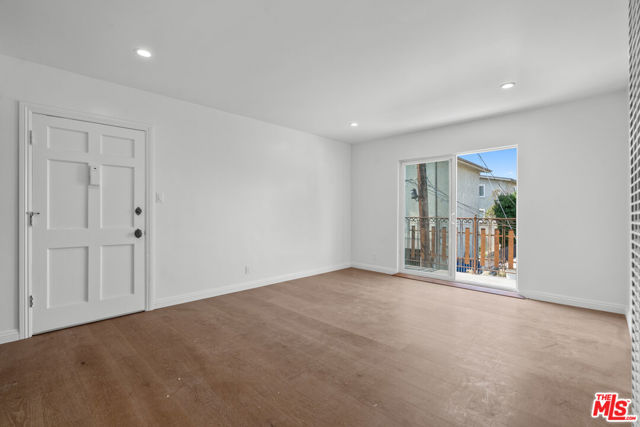 616 Sunset Avenue, Venice CA: https://media.crmls.org/mediaz/3cce3f53-db51-42b2-95e9-73fb376a370a.jpg