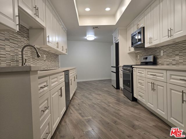 4444 Wilshire Boulevard, Los Angeles CA: https://media.crmls.org/mediaz/3ccebeaf-a20d-4554-bfcf-2395d34dda38.jpg