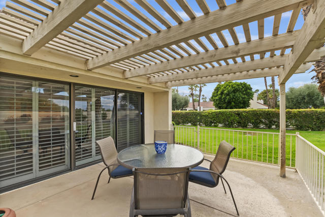 425 Forest Hills Drive, Rancho Mirage CA: https://media.crmls.org/mediaz/3ccedc2b-f95b-4359-a310-d5181099adba.jpg