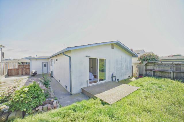335 Grove Street, Half Moon Bay CA: https://media.crmls.org/mediaz/3ccf3409-b0a4-466c-9806-f54233a5d057.jpg