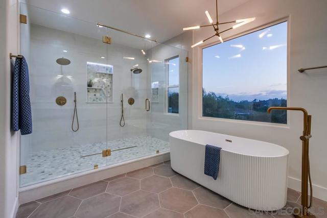 2482 San Clemente Ave, Vista CA: https://media.crmls.org/mediaz/3ccfa09f-0451-4b68-b1cc-b6b3739bafc3.jpg