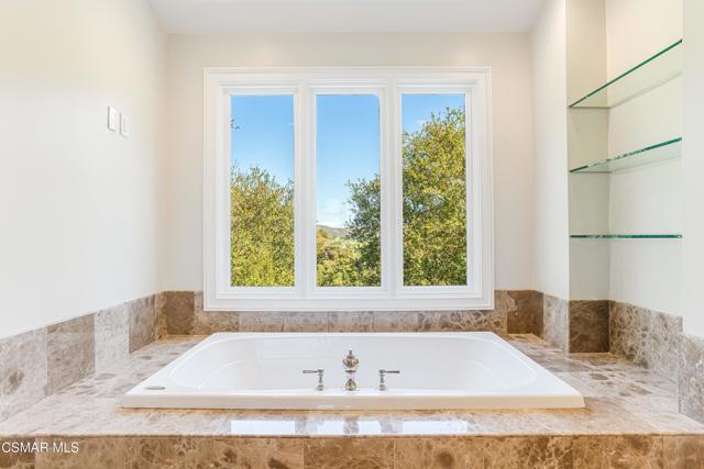 2306 Heatherbank Court, Thousand Oaks CA: https://media.crmls.org/mediaz/3cd015f7-ebfd-4255-a3bb-7c468371baf1.jpg