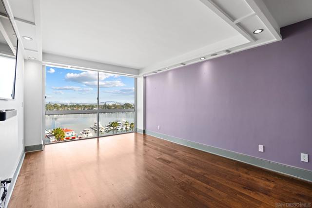 1710 Avenida Del Mundo, Coronado CA: https://media.crmls.org/mediaz/3cd03029-68b7-4b8c-97a5-61e4bec9fb48.jpg