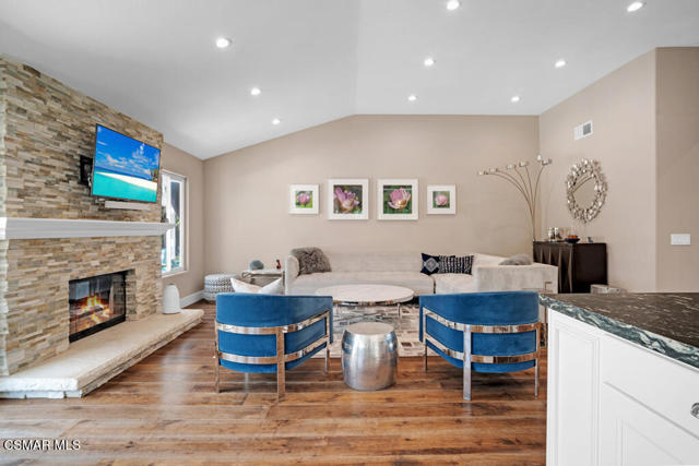 4953 Kilburn Court, Oak Park CA: https://media.crmls.org/mediaz/3cd0b0ce-0f9d-4ded-b176-6ddd3b51f944.jpg