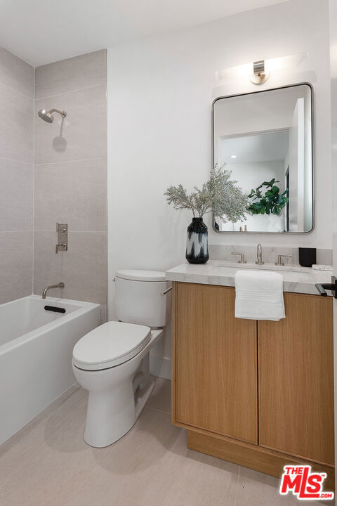 9836 Yoakum Drive, Beverly Hills CA: https://media.crmls.org/mediaz/3cd0f547-a73c-470a-a6df-7721b3d7c50e.jpg