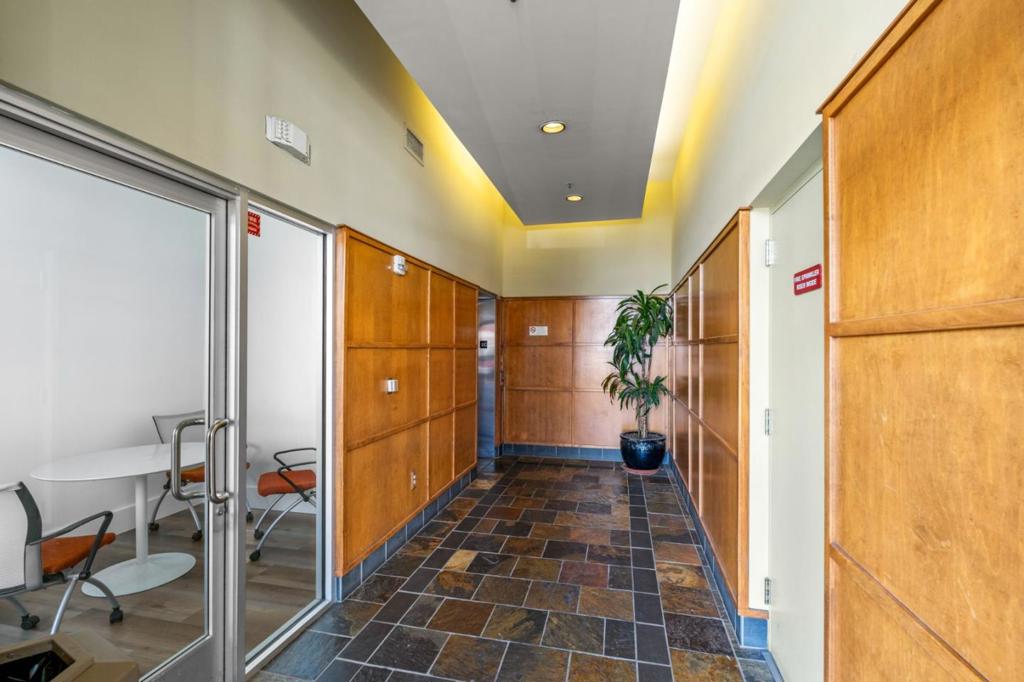 https://media.crmls.org/mediaz/3cd10c2d-1bed-4934-8945-3da4a862638f.jpg?preset=X-Large