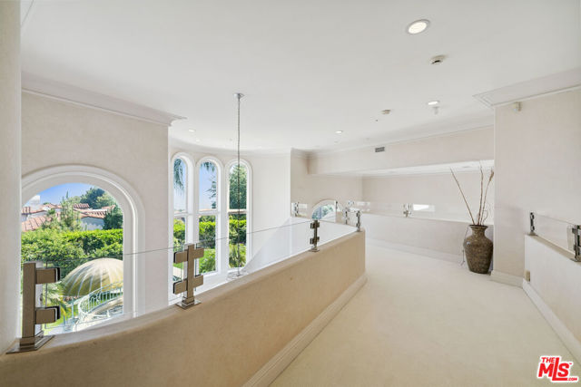 3303 Clerendon Road, Beverly Hills CA: https://media.crmls.org/mediaz/3cd20ef7-2eaf-465f-822f-1b9eed8b5b7f.jpg