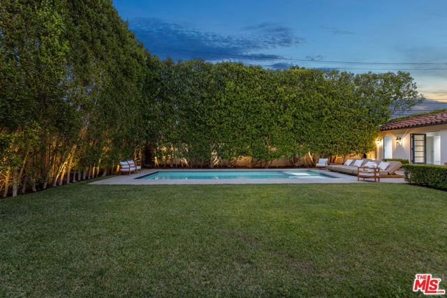 706 N Crescent Drive, Beverly Hills CA: https://media.crmls.org/mediaz/3cd224a4-a418-408b-ae94-148df215ed36.jpg