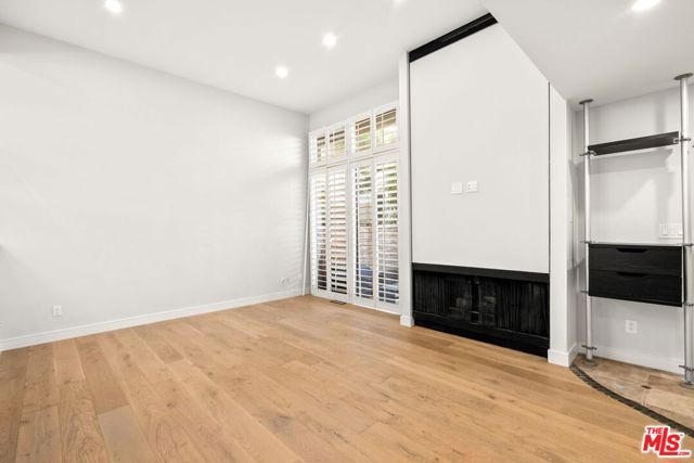 4771 La Villa Marina, Marina del Rey CA: https://media.crmls.org/mediaz/3cd241b8-8ed9-49cb-89c0-7202ce6f4cd7.jpg